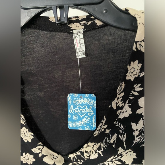 Free People Black/White Floral Bodysuit Size X-Small NWT - Picture 3 of 4
